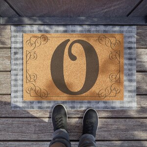 Felpudo de fibra de coco personalizado con monograma y letra O, alfombra de bienvenida personalizada, decoración rústica para el hogar, porche delantero, regalo para inauguración de la casa o para la familia.