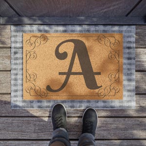 Felpudo de fibra de coco personalizado con monograma y letra A, alfombra de bienvenida personalizada, decoración rústica para el hogar, porche delantero, regalo para inauguración de la casa o para la familia.