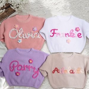 Personalisierter Babypullover, benutzerdefinierte Pullover mit Babyname, handbestickter Babynamen Pullover, individuell für Babys gestrickt, Babypartygeschenk Bild 1