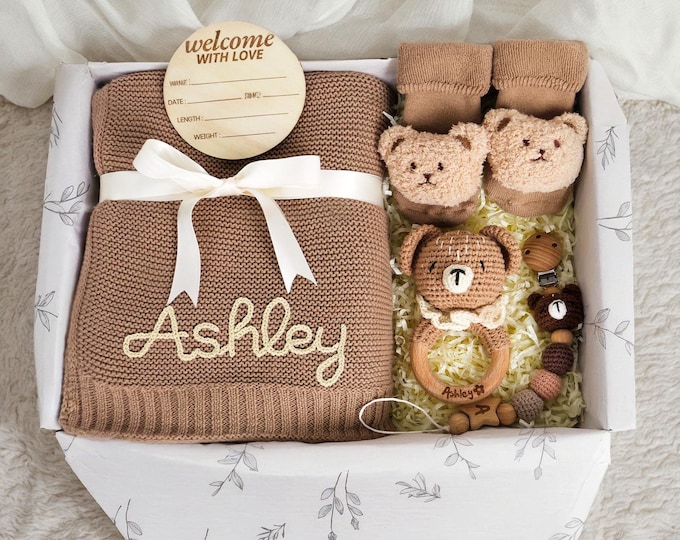 Personalized Baby Gift Set,Customized Newborn Baby Gift,Crochet Animal Rattle Chain with Name Engraving, Baby Shower Gift, New Baby Gift Set