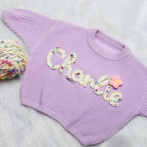 Personalisierter Baby Pullover mit Namen und Monogramm Zeitloses Andenken für Ihre Kleinen Bild 4