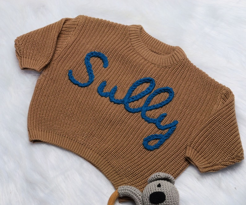 Personalisierter Baby Pullover mit Namen und Monogramm Zeitloses Andenken für Ihre Kleinen Bild 5