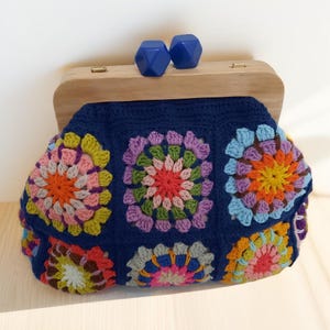 Flower Boho Clutch Bag, Crochet Crossbody Bag, Kiss Lock Crochet Evening Bag, Gift For Her,Handmade bag with wooden clasp,Vintage Purse