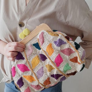 Granny Square Clutch Bag, Crochet Crossbody Bag, Kiss Lock Crochet Evening Bag, Gift For Her,Handmade bag with wooden clasp,Vintage Purse