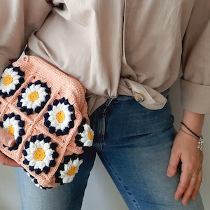 Puffy Floral Crochet Clutch Bag, Crochet Crossbody Bag, Gift For Her, Handmade Boho Chic Crochet Clutch, Vintage Purse,Floral crochet bag