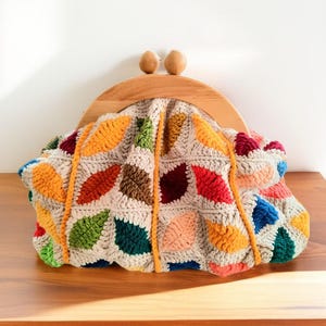 Granny Square Clutch Bag, Crochet Crossbody Bag, Kiss Lock Crochet Evening Bag, Gift For Her,Handmade bag with wooden clasp,Vintage Purse