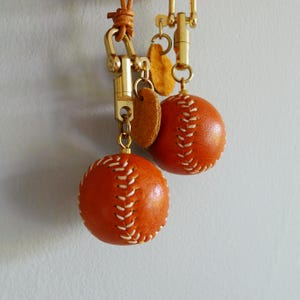 Handgemachte Mini Baseball Anhänger/handgemachte Lederanhänger/Baseball Schlüsselanhänger/Mini Baseball Anhänger/handgemachte Geschenke/Geburtstagsgeschenk/Baseball Liebhaber