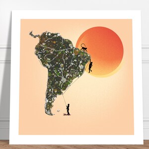 Peut inclure: Une illustration stylisée de l'Amérique du Sud, représentée comme une île verte avec une corde attachée. Une personne et un singe tirent sur la corde, tentant de soulever l'île vers un grand soleil orange.