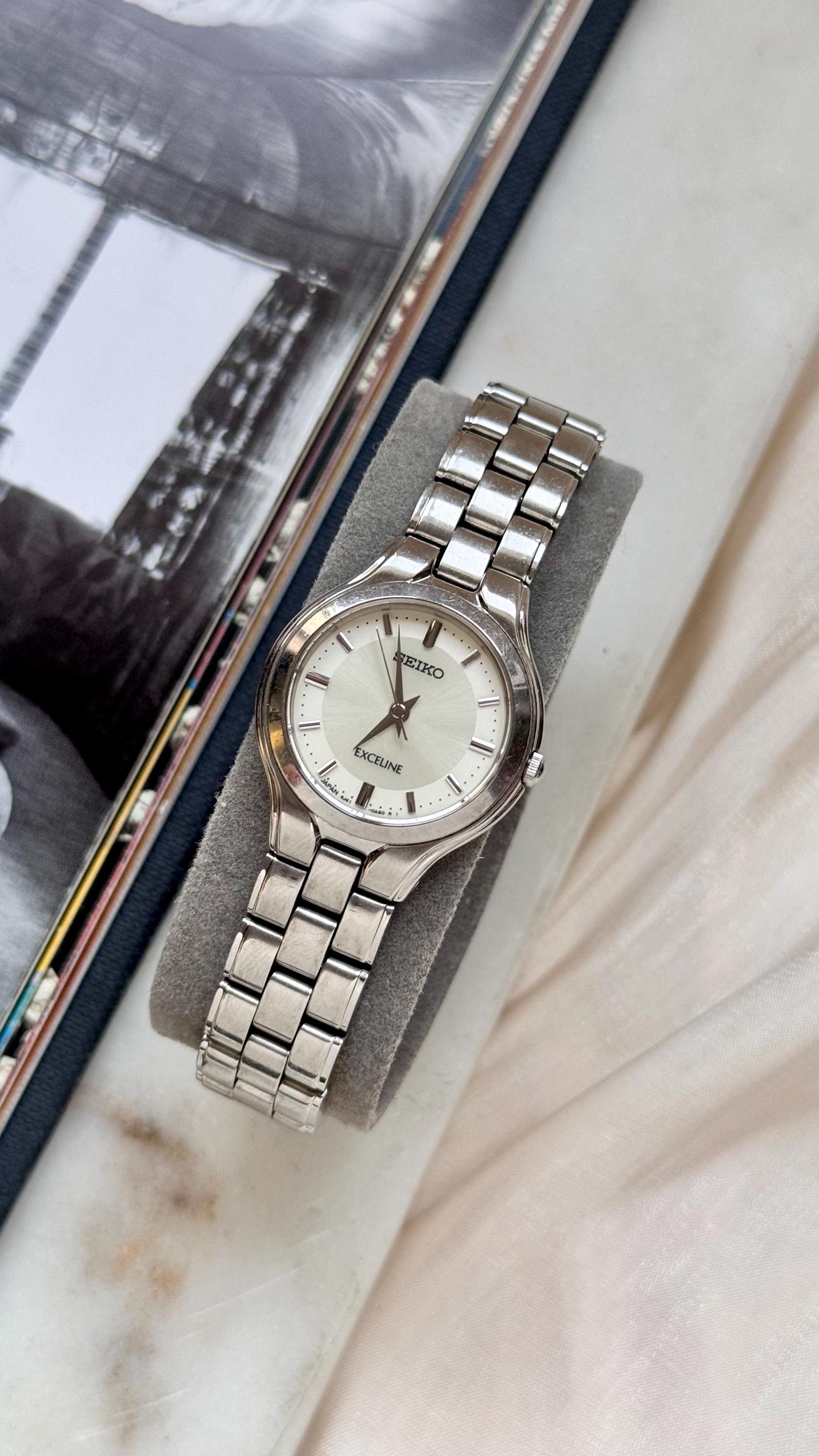 稼働 SEIKO ティセ 腕時計 石付き ブルーガラス バングル 1889