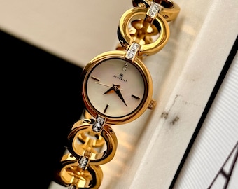 Reloj Accurist vintage para mujer en caja.