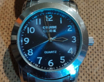 Cruise club quartz watch with steel blue dial new battery keeps good time