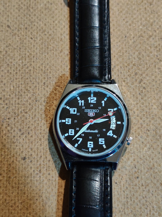Vintage Seiko 5 automatic watch with black milita… - image 2