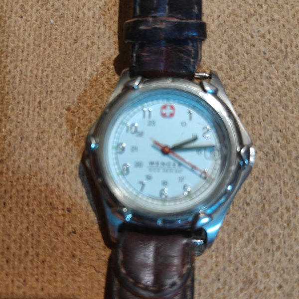 Wenger Swiss army watch with new battery keeps perfect time