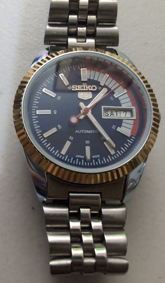 vintage Seiko 5. automatic watch with rare red, wh