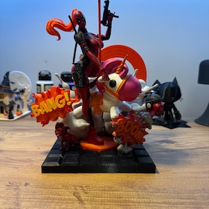 Lady Deadpool Diorama