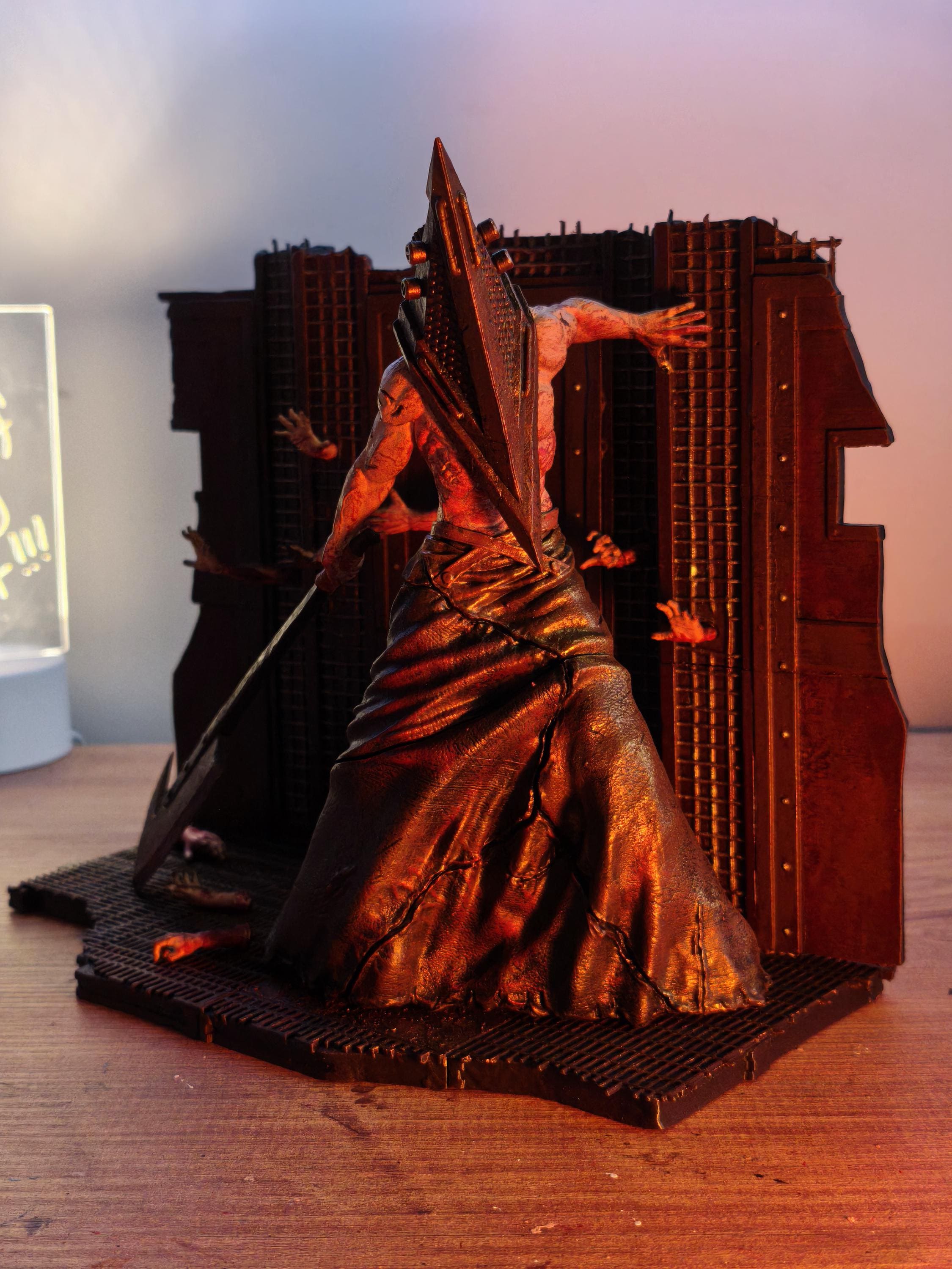 Silent Hillピラミッドヘッド 大型ジオラマ 3Dプリント塗装完成品 Pyramid Head Diorama - Hand-painted 3D Printed Statue From Silent