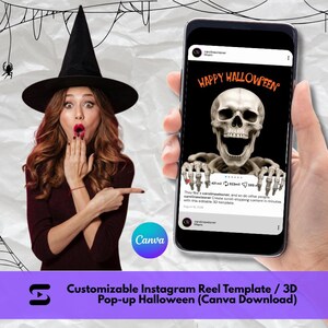Può includere: Uno smartphone mostra un post Instagram digitale con una grafica 3D di un teschio e il testo Happy Halloween. Lo schermo visualizza elementi dell'interfaccia dei social media, incluse icone di like. Un logo Canva è posizionato sotto lo schermo.