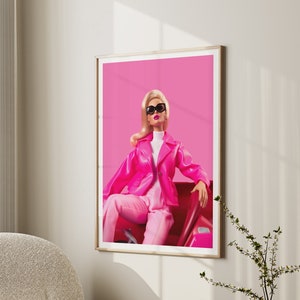 Stampa di bambole retrò, poster da parete moderno di bambole, stampa rosa preppy, arte di bambole vintage, arredamento per la stanza Y2K, arte femminile, arredamento estetico rosa Barb