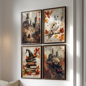 Op de afbeelding: Vier ingelijste prints met herfstthema's. De prints tonen een kasteel, een stapel boeken met een tovenaarshoed, een uil en een trein.
