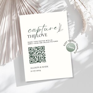 Könnte beinhalten: Eine weiße Karte mit einem grünen QR-Code und dem Text "capture THE/LOVE" und "SHARE YOUR PHOTOS WITH US SIMPLY SCAN AND UPLOAD PICTURES". Die Karte hat auch einen grünen Kreis mit dem Text "EASY TO EDIT TEMPLATE Canva". Der Text "ALLISON & MARK 21-07-2024" befindet sich am unteren Rand der Karte.