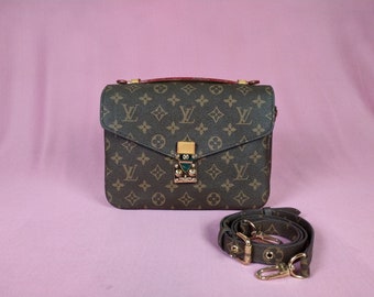 Vintage LV Pochette Metis Crossbody Bag.