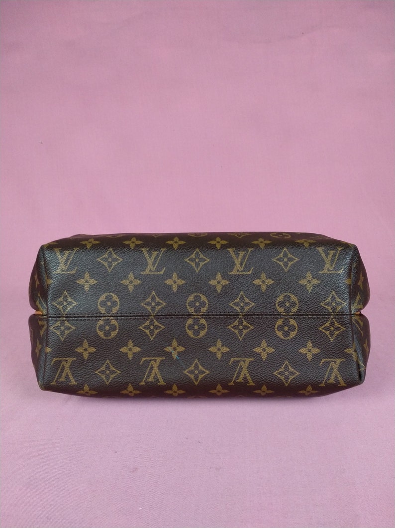 Vintage LV Turenne Monogram Canvas MM Shoulder Bag. image 5