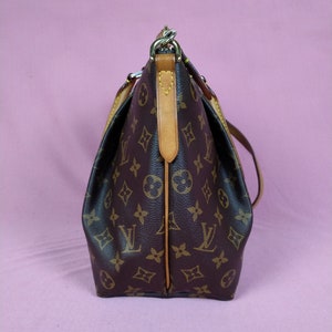 Vintage LV Turenne Monogram Canvas MM Shoulder Bag. image 3