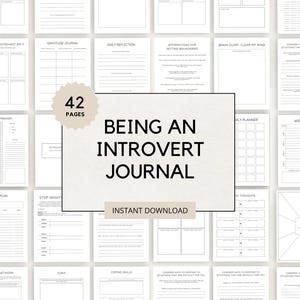 Könnte beinhalten: Ein digitales Journal mit dem Titel "Being an Introvert Journal" mit 42 Seiten. Das Journal enthält Seiten für die tägliche Reflexion, Wochenplanung und Energieverfolgung. Das Wort "Sofort-Download" ist ebenfalls sichtbar.