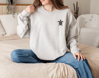 Sea Turtle Sweatshirt, Marine Animal Top, Ocean Lover Jumper, Turtle Graphic Shirt, Wildlife Gift