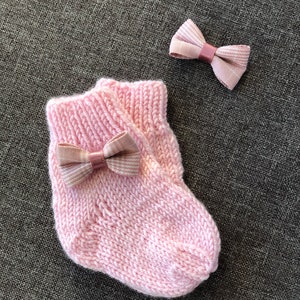 Gebreide babysokjes, Personaliseer babysok, Babyboogsok, Handgemaakte Merinowol gebreide kindersok, Pasgeboren wollen sokken. Light pink