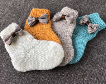 Chaussettes bébé tricotées 100 % laine mérinos, chaussettes bébé personnalisées, chaussettes bébé nœud papillon, chaussettes enfant tricotées laine mérinos faites main, chaussettes laine nouveau-nés.