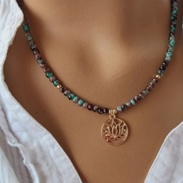 Marmorierte Lotus Halskette mit bunten Perlen