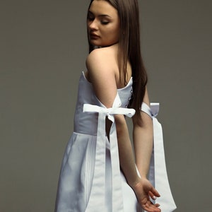 Elegant White Corset Dress with Bow Accents Standout Style for Special Events. zdjęcie 4