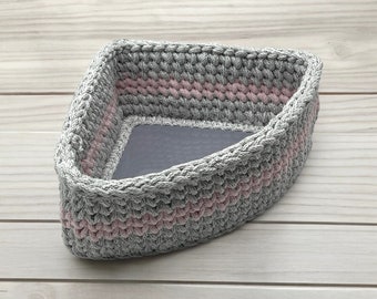 Corner basket-Corner bathroom basket-Corner crochet basket-Handmade crochet basket-Crochet basket with epoxy bottom-Pink and gray basket