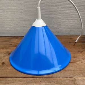 Cone pendant light