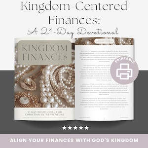 Può includere: Un libretto di devozione stampabile di 21 giorni per imprenditori cristiani intitolato "Kingdom Finances: Allinea le tue finanze al regno di Dio". La copertina presenta uno sfondo bianco con il titolo in nero e una foto di perle e gioielli.