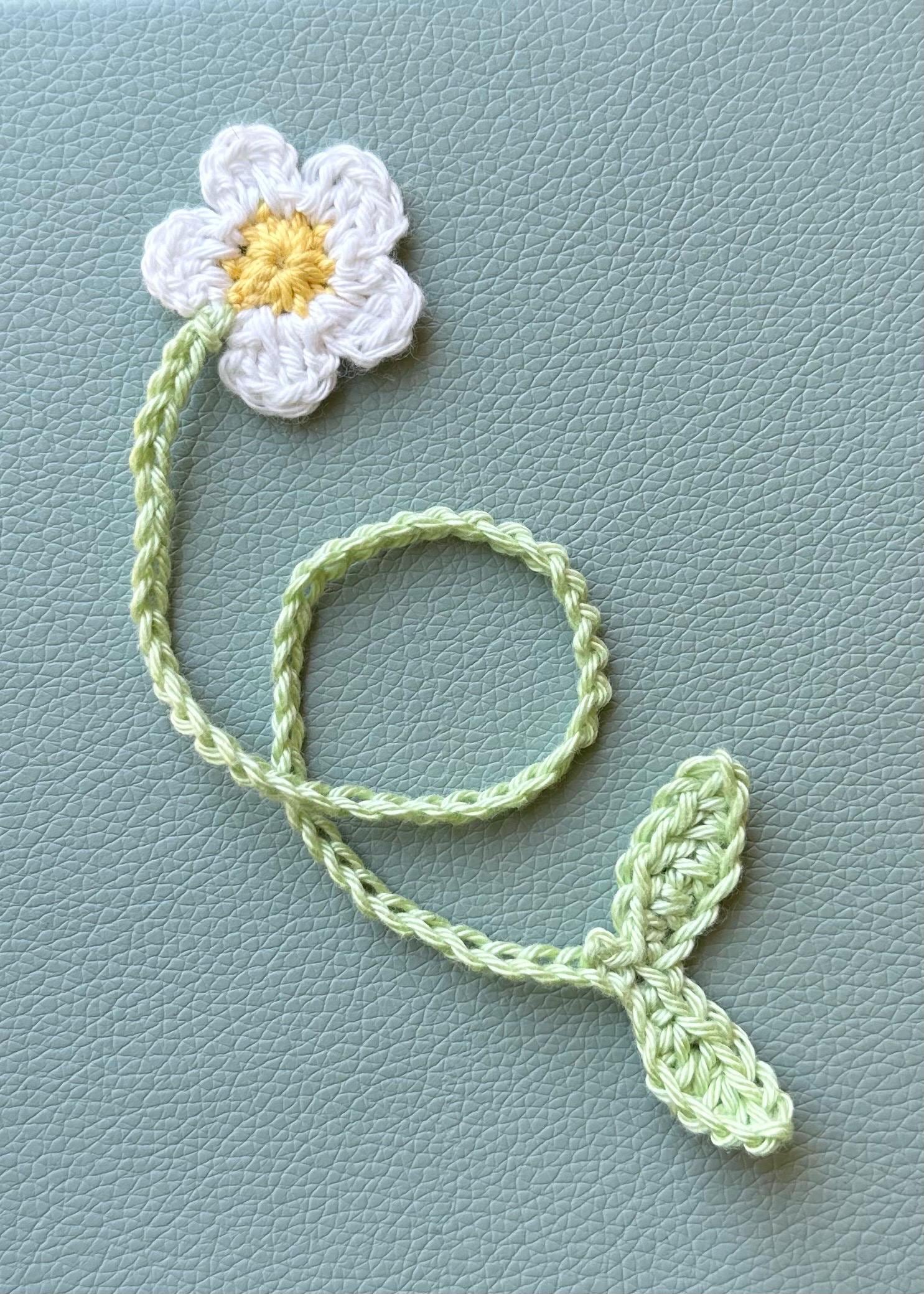 30 Flower Bookmark Crochet Patterns to Add a Handmade Touch to Reading Time 16 Quick Flower Bookmark Crochet Pattern