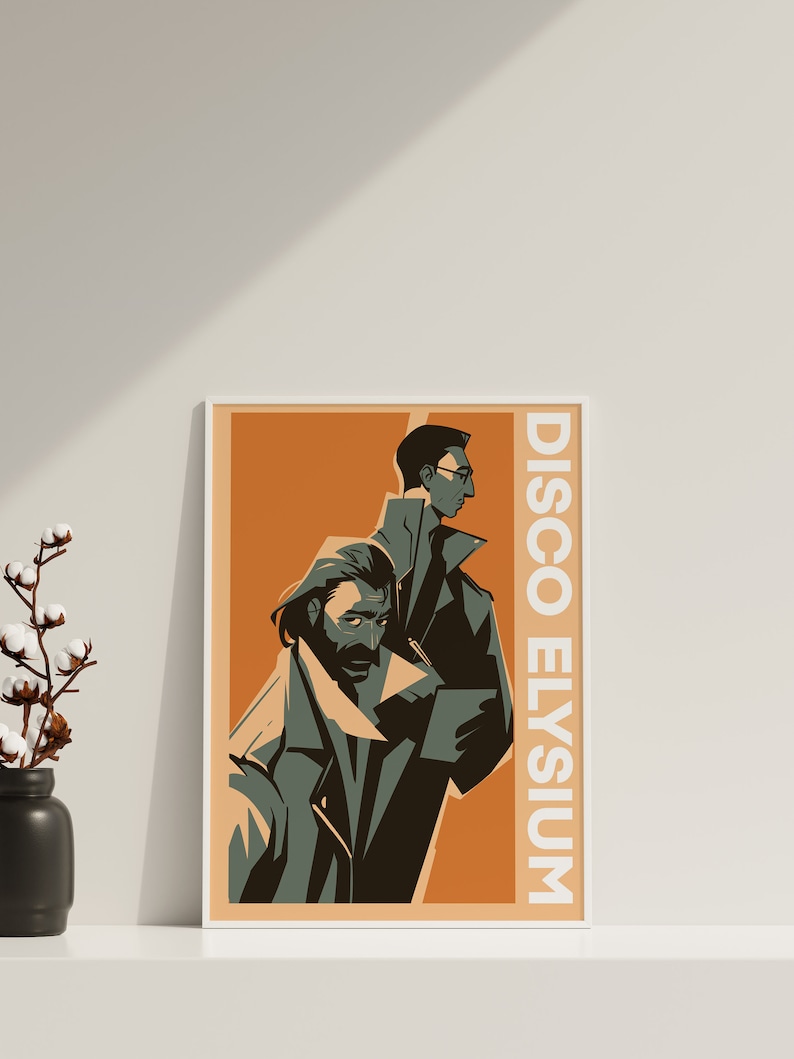 Puede incluir: Un p&oacute;ster de estilo retro con dos hombres con abrigos de pie sobre un fondo naranja. El texto "DISCO ELYSIUM" est&aacute; escrito verticalmente en el lado derecho del p&oacute;ster.