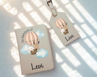 Funda de pasaporte personalizada con etiqueta para equipaje para niños – Lindo set de viaje para pequeños exploradores – Conejo, ciervo, globo aerostático, vuelo