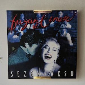 Vintage Brass Floating Record Display Shelf Self Bottom and Top: Minimalist Wall-Mounted Record Holder