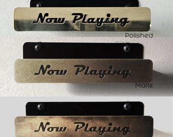 Ora in riproduzione: mensola portadischi in ottone vintage: espositore per album minimalista