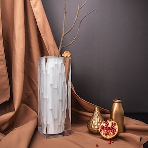 Frozen White Art Vase, Retro Stripes Vase in Clear Acrylic, Nordic Home Accent for Dried Flower, Elegant Modern Tall Vase for Table Decor