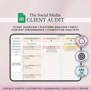 Può includere: Una dashboard digitale intitolata The Social Media CLIENT AUDIT, con sezioni per panoramica cliente, analisi piattaforma, SWOT e performance dei contenuti. Include un menu di navigazione, elenchi di azioni prioritarie e tre icone circolari per riutilizzo, monitoraggio obiettivi e panoramica cliente.