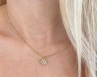 Daisy Necklace Gold, Dainty Lilac Daisy Necklace, Minimalist Necklace Gold, Tiny Flower Necklace, Everyday Necklace, Gift for Her