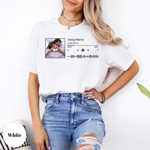 Benutzerdefinierter Song Name Shirt Geschenk für Geburtstag, benutzerdefinierter Künstlername Shirt, benutzerdefinierter Song Name T-Shirt, Lieblingssong-T-Shirt, benutzerdefinierter Lieblingskünstler-T-Shirt
