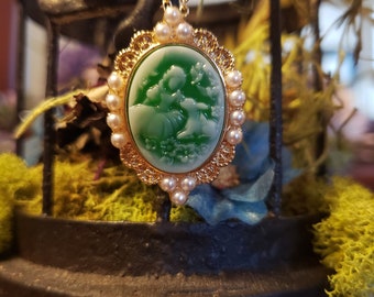 The Royal Pearl Cameo, Gold Cameo, Green Cameo