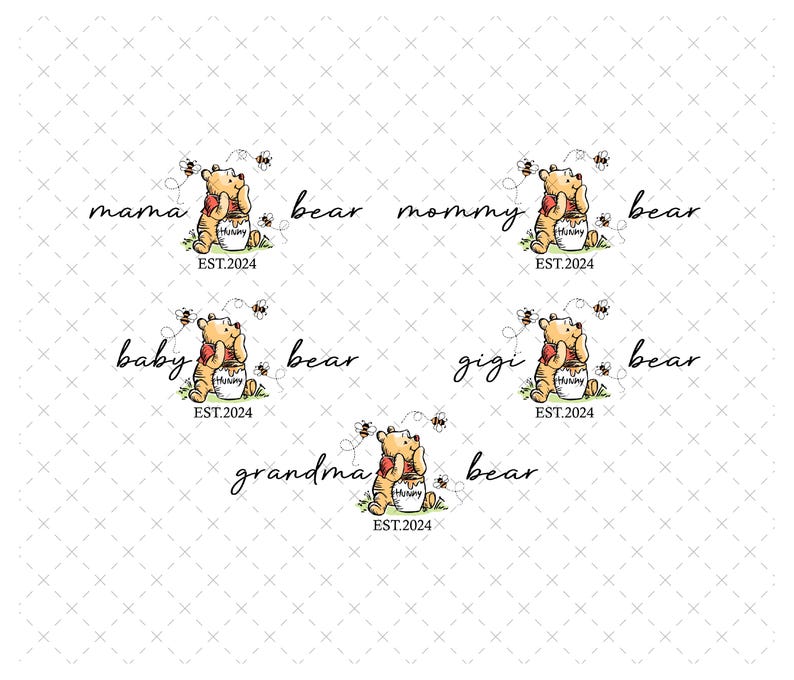 Pu&ograve; includere: Un'illustrazione stravagante con orsi simili a Winnie the Pooh, con vasi di miele e api. Il testo include "mama bear", "mommy bear", "baby bear", "gigi bear" e "grandma bear", con "EST.2024" sotto. Il design &egrave; su sfondo bianco.