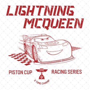 Puede incluir: Dibujo de línea rojo y blanco de Rayo McQueen, un coche de carreras de la película Cars de Disney Pixar. El coche está en movimiento con una bandera a cuadros detrás. El texto "Lightning McQueen" está en la parte superior de la imagen. El texto "Piston Cup Racing Series" está en la parte inferior de la imagen. El texto "5 Time Champ" está debajo del logotipo de Piston Cup.