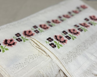 Juego de 2 toallas de algodón de lujo con bordado a mano de rosas - Elegantes toallas de mano con bordado floral en punto de cruz