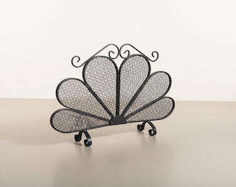 Funkenschutzgitter aus Eisen mit Pfauenschwanzmotiv der Liberty-Serie